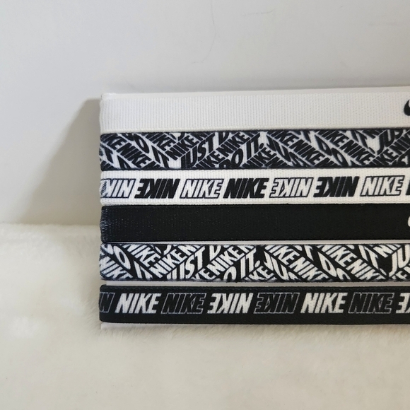 Nike Black White Logo Non-Slip Silicone Headbands Set of 6 - Picture 3 of 8